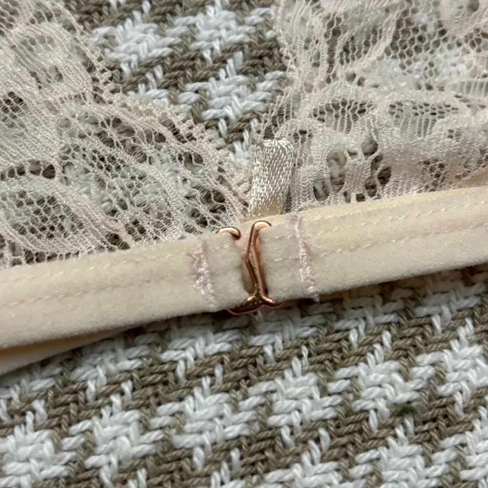 Urban Outfitters | ‘Out From Under’ Lace Bralette with Rose Gold Chain - Picture 10 of 16